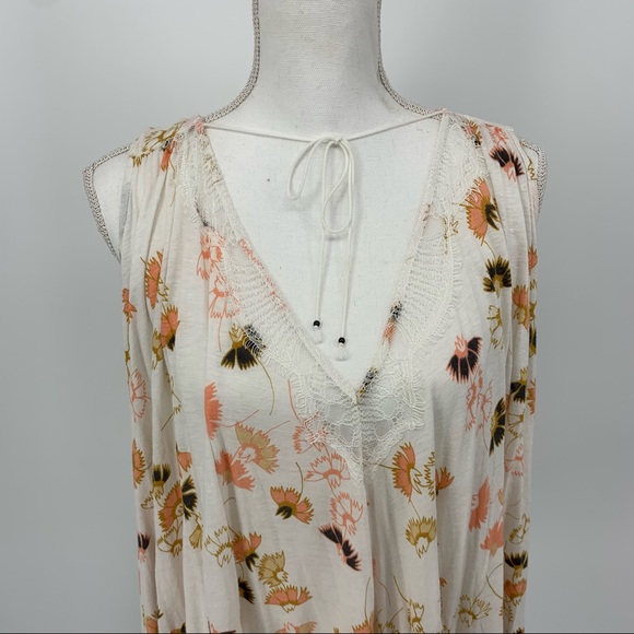 Free People Love Potion Floral and Lace Tie Neck Slit Up Back Tank Top SZ Large - Picture 3 of 12